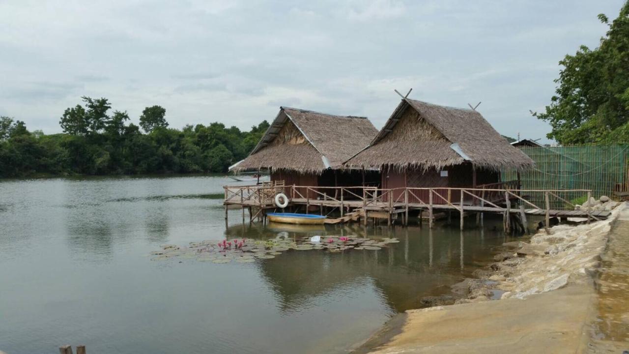 Bamboo House Resort Kanchanaburi Buitenkant foto